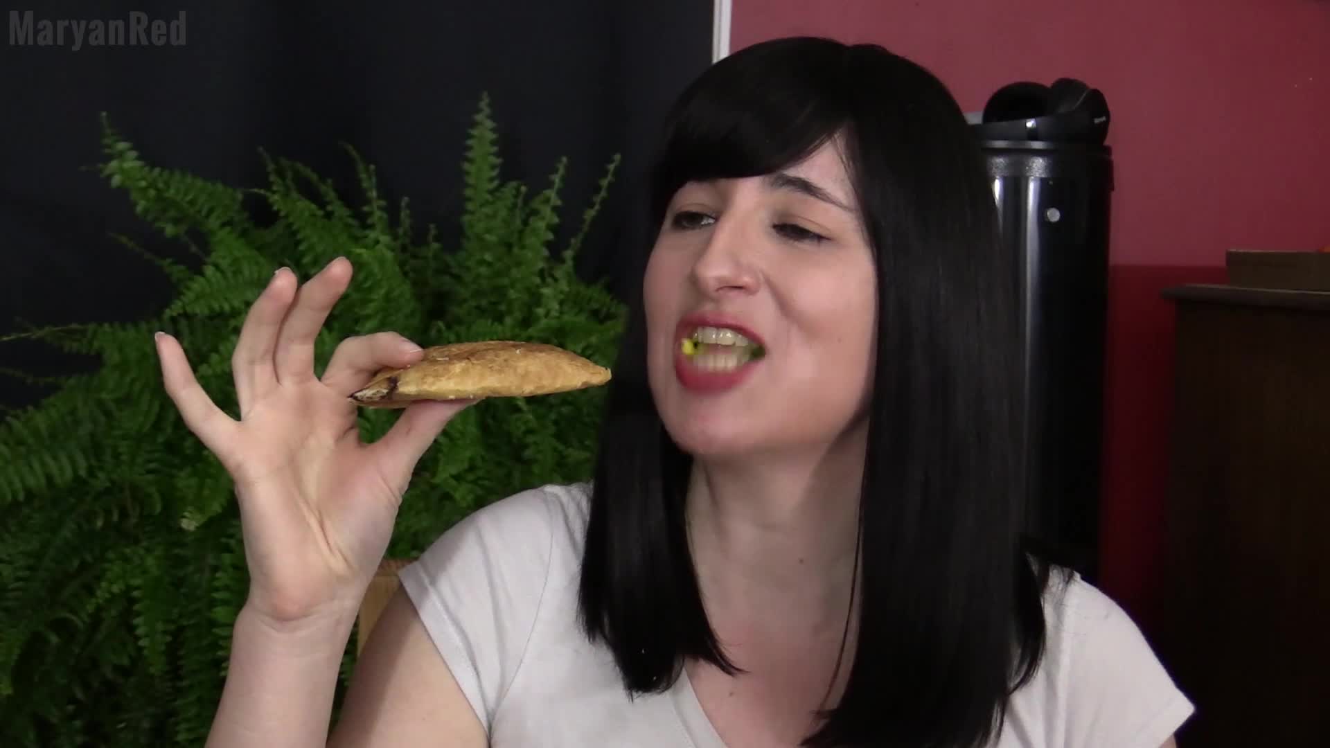 French Giantess Eating- La Revanche Gourmande
