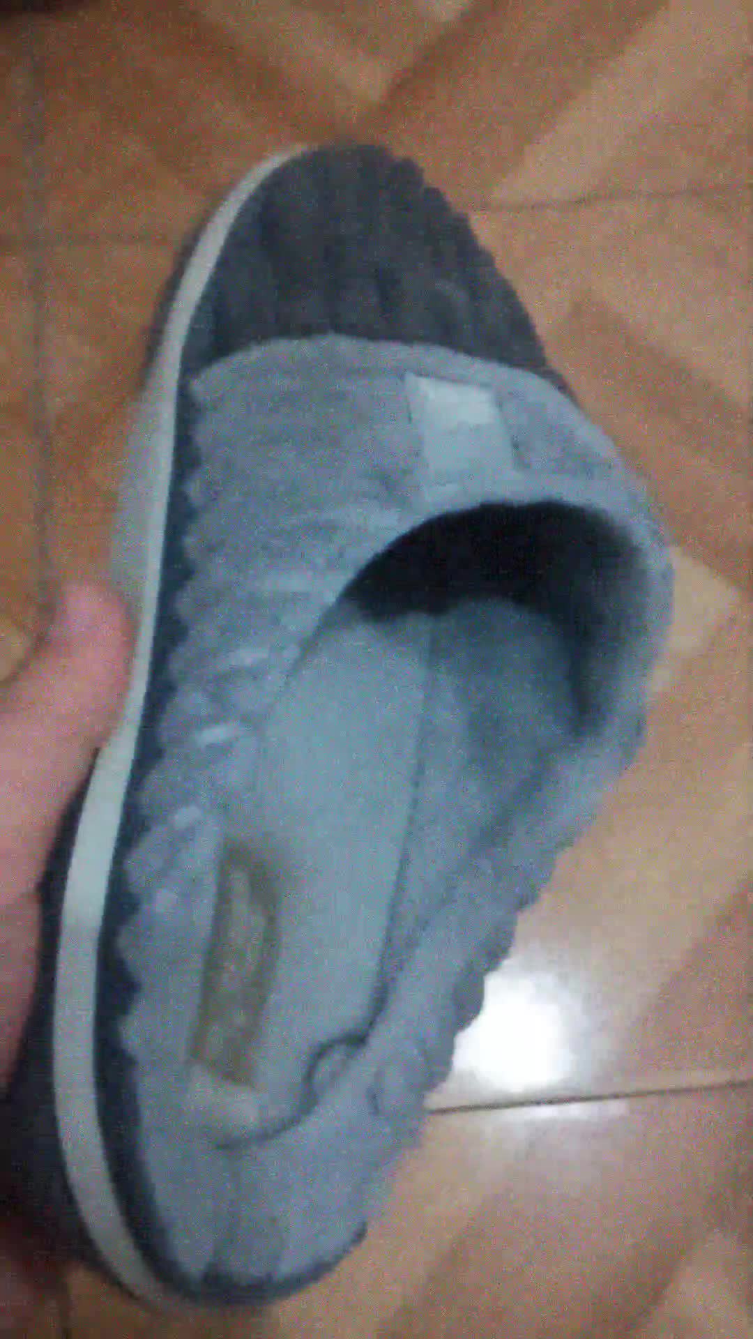 Huele La Pantufla (Espanol Ver)