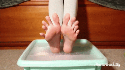 My Long Toes Wiggle