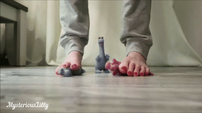 Giantess And Dinosaurs