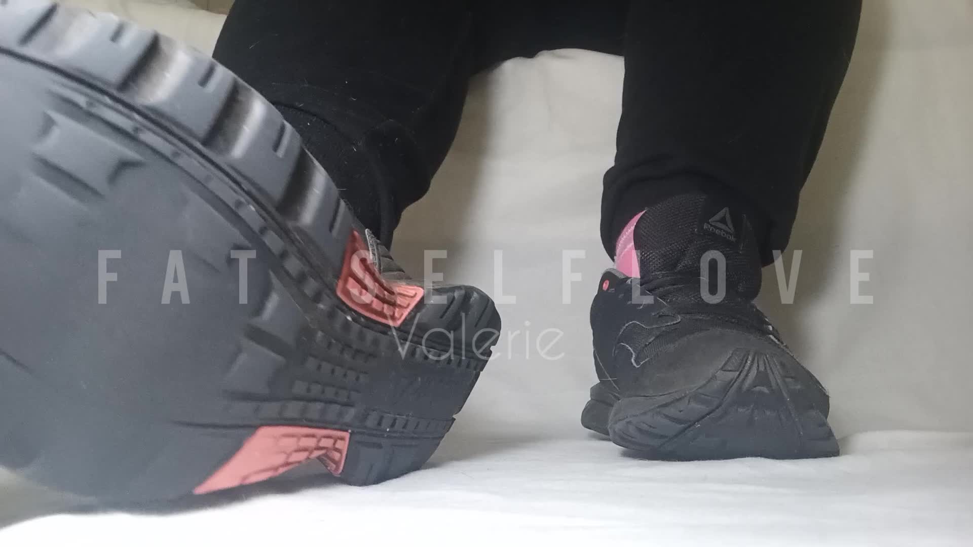 POV Stinky Worn BBW Sneakers Foot Fetish Sweaty Sport Shoes & Soles Tease