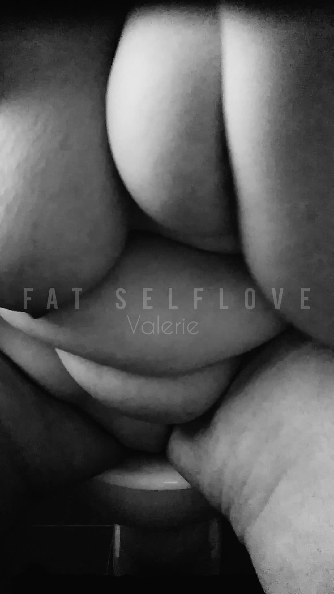 Apron Belly Fupa BBW Exhibitionist Mutual Masturbation With Neighbor On Toilet