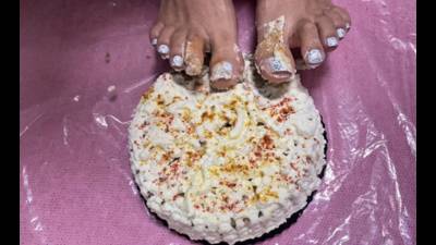 Smashing Cake For You To Eat, Slave