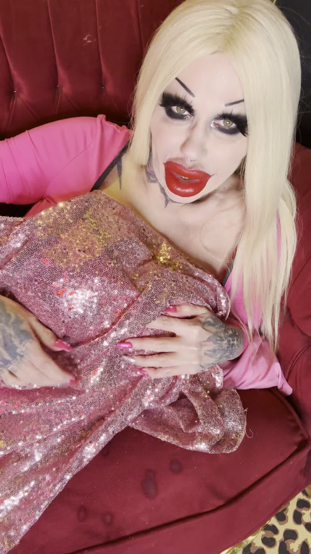 In Bed With Lipstick Queen Kitty