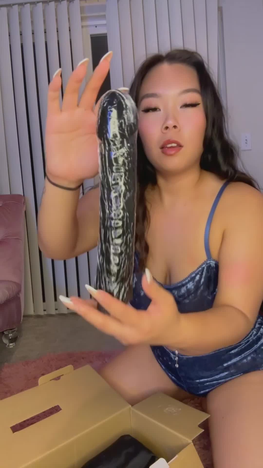 Sex Machine Unboxing And Testing Masturbating With Dildo Machine Huge Orgasm