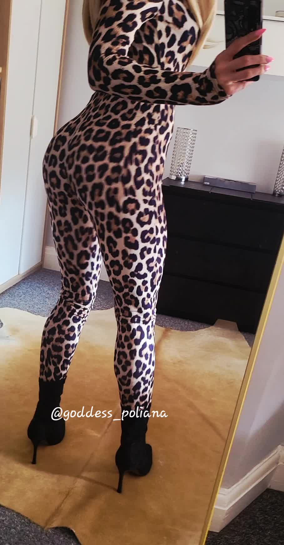 Hot Body Leopard Jumpsuit Ass Jiggle