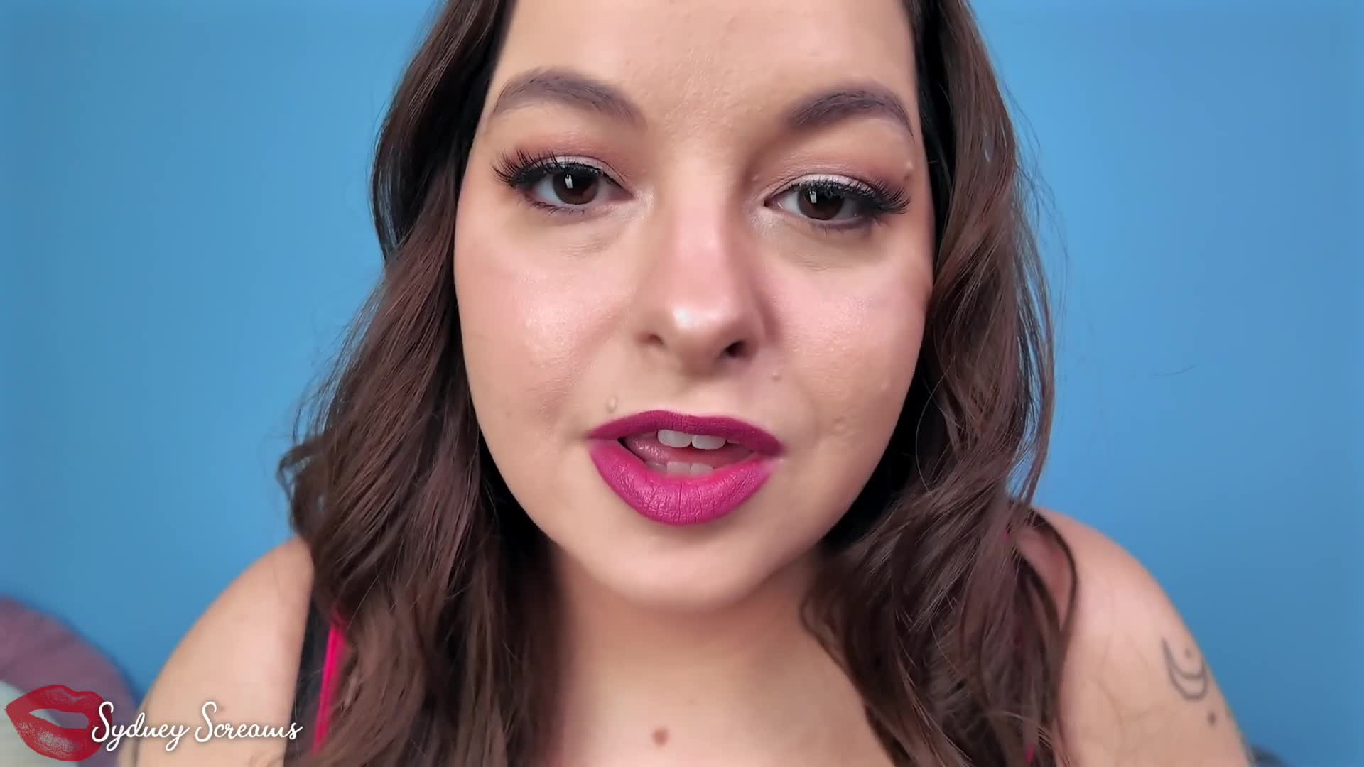 Weak For My Plump Lips- Seductive Lipstick Goddess Sydney Screams Drives Your Lipstick Gooning Even Further As You Become More And More Weak For Her Lips