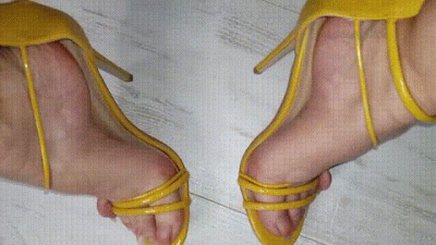 Long Toenails Yellow Heels