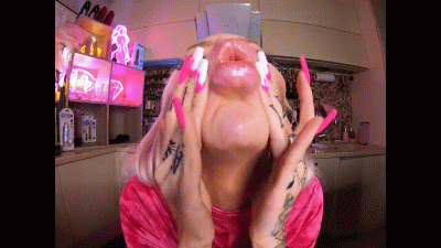 Bimbo Play With Her Big Lips