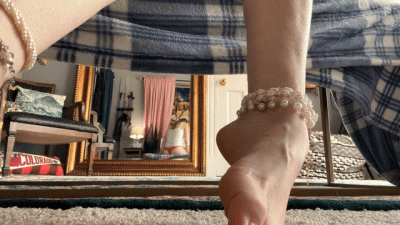 Under Desk Bare Foot Ignore With Mistressvictoria (Foot Worship) (Ripoff) (Slave Training) (Ankle Jewelry) (Barefoot)