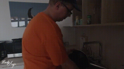 Premiere: Urlaubssklave Darf Mich Bedienen