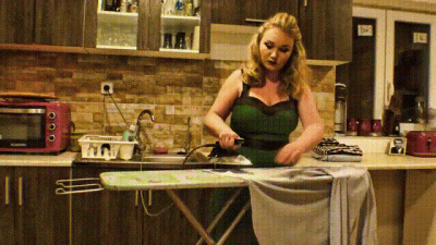 50s Housewife 4K Uhd