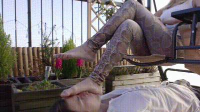 Khaleesi Daenerys Serving Under A Swing- Russian Language HD 2560X1440