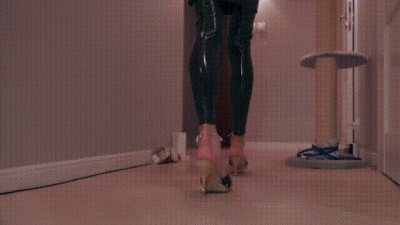 2 Clips Catwoman Amber In Wooden Mules Mix HD 2560X1440