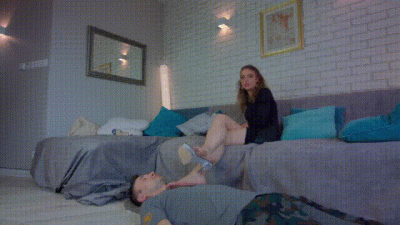 Dominika Talks A Lot About Man Below Her Feet Polish Language HD 2560X1440