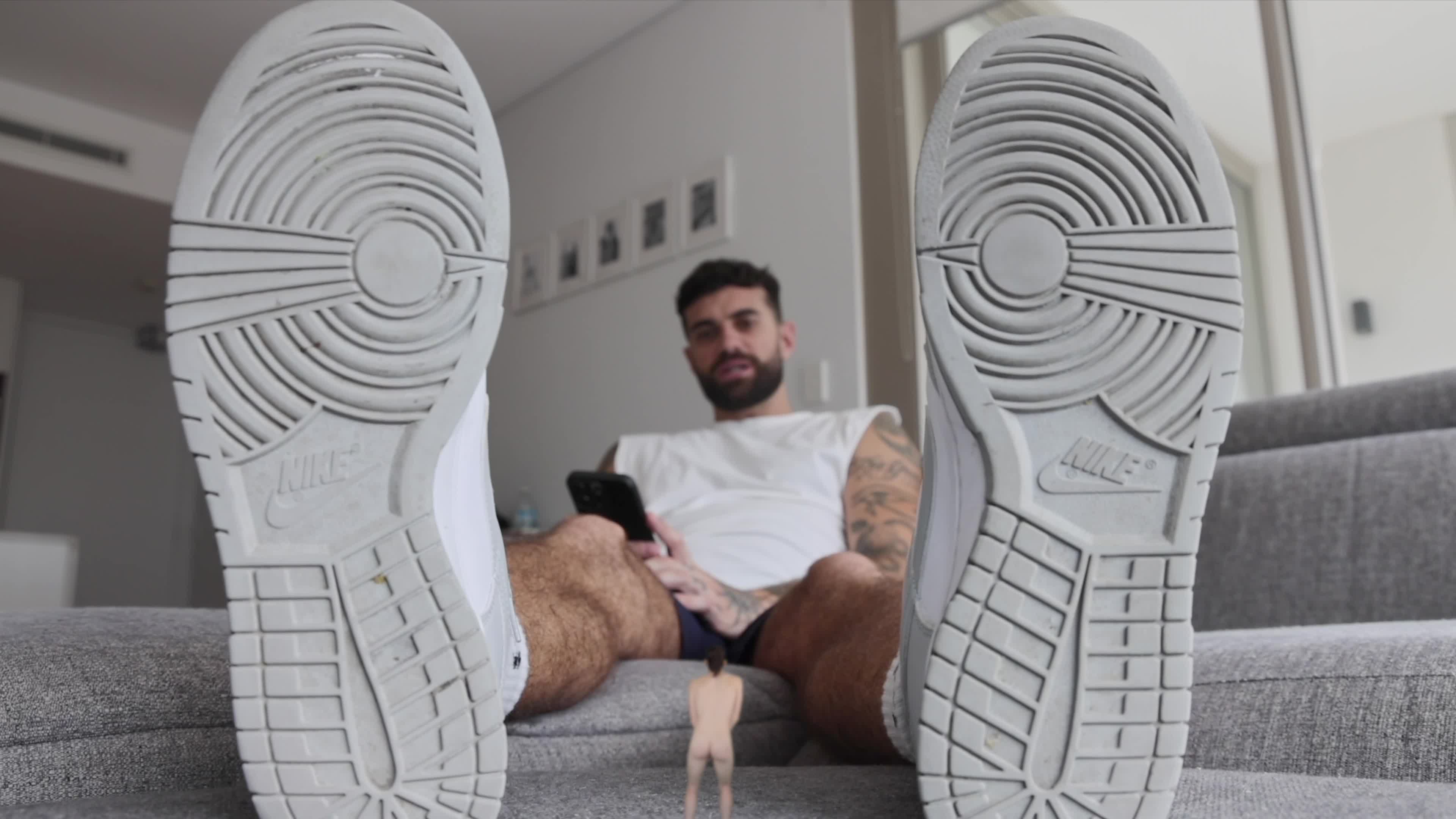 Eli- Foot Massage (Sfx Shrunken)