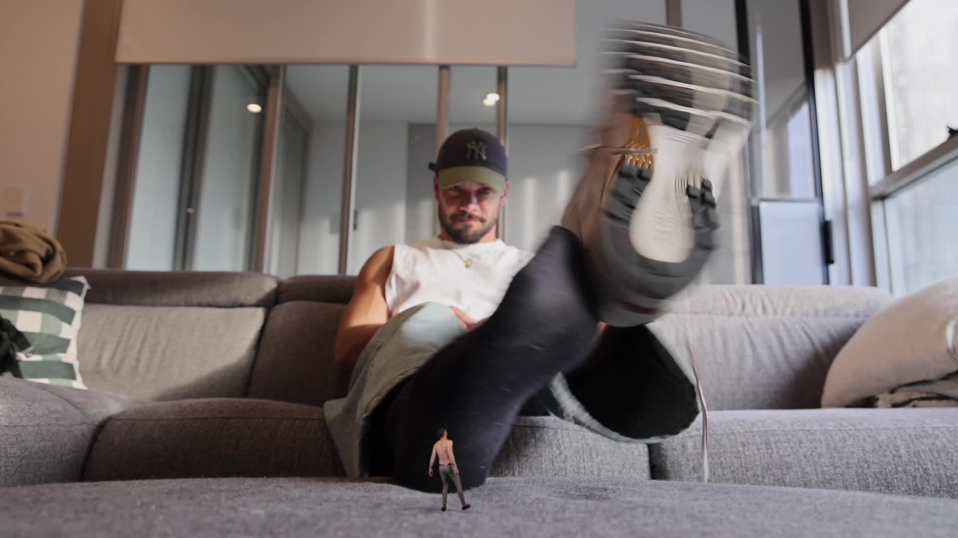 Santi- Foot Massage (Sfx Shrunken)