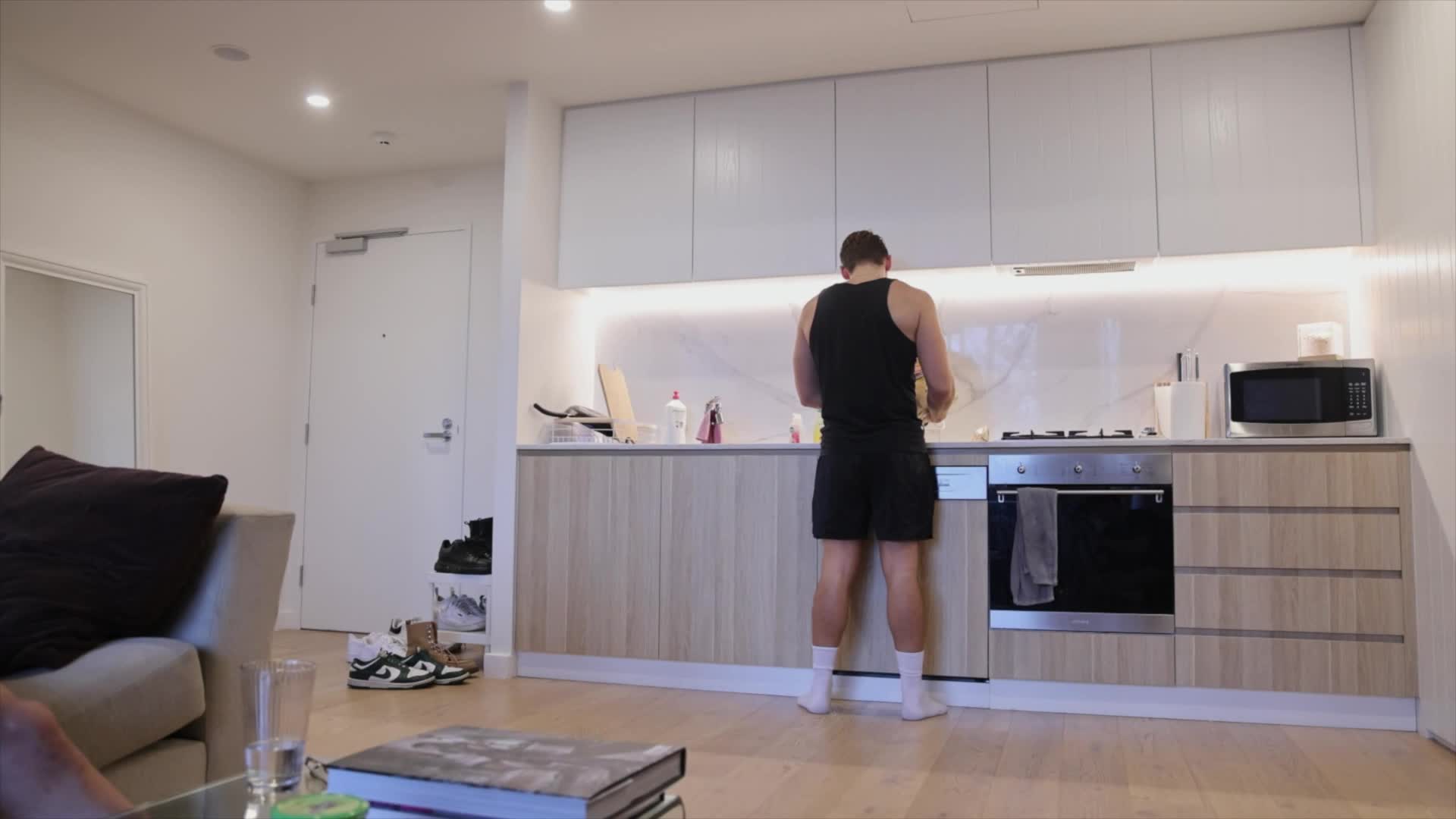Eli And Andreas- Eating (POV Shrunken)