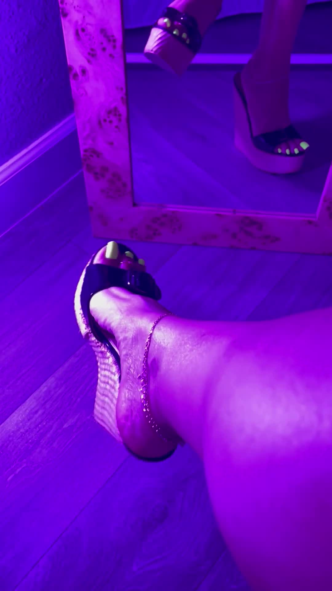 Black Light High Wedges JOI
