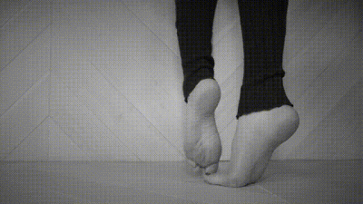 Cynthia Petite 22 Years Old Woman Trample His Face Black And White Clip Uhd 3840X2160 4K