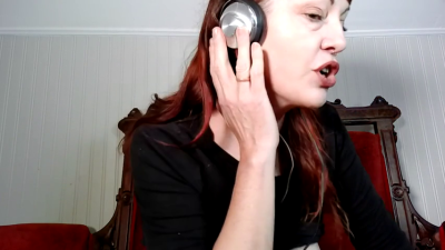 Jerk For Molly Silver In Headphones