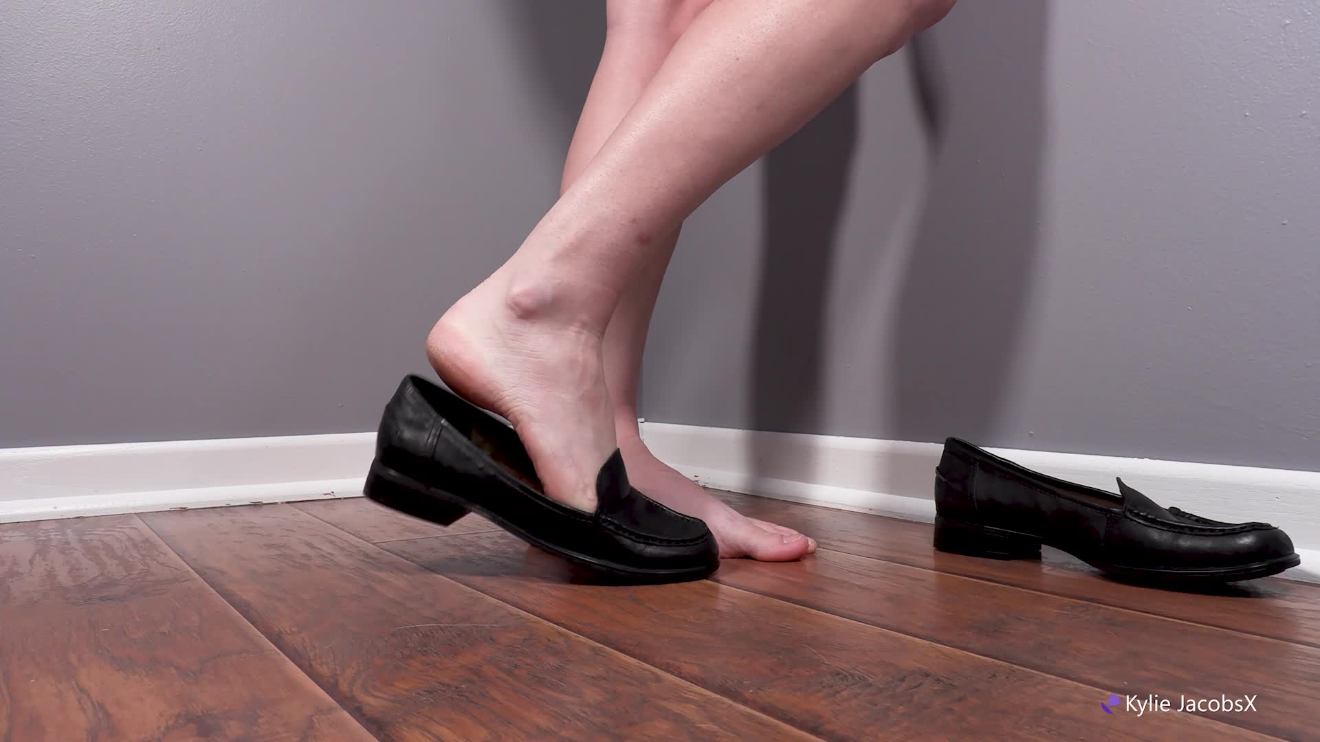 Standing Shoeplay Black Leather Loafers High Arches Footplay