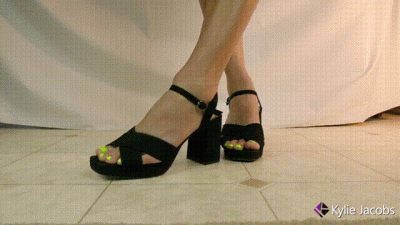 Chunky Heeled Sandals Standing Shoeplay