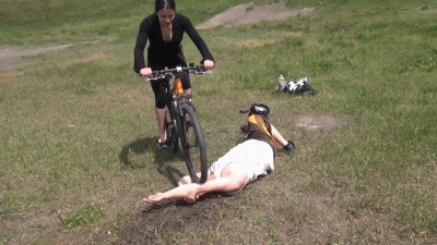 Asshole Cyclist Never Seen Cruelty Skull Squeezing By His Bycicle Very Extreme Facebusting