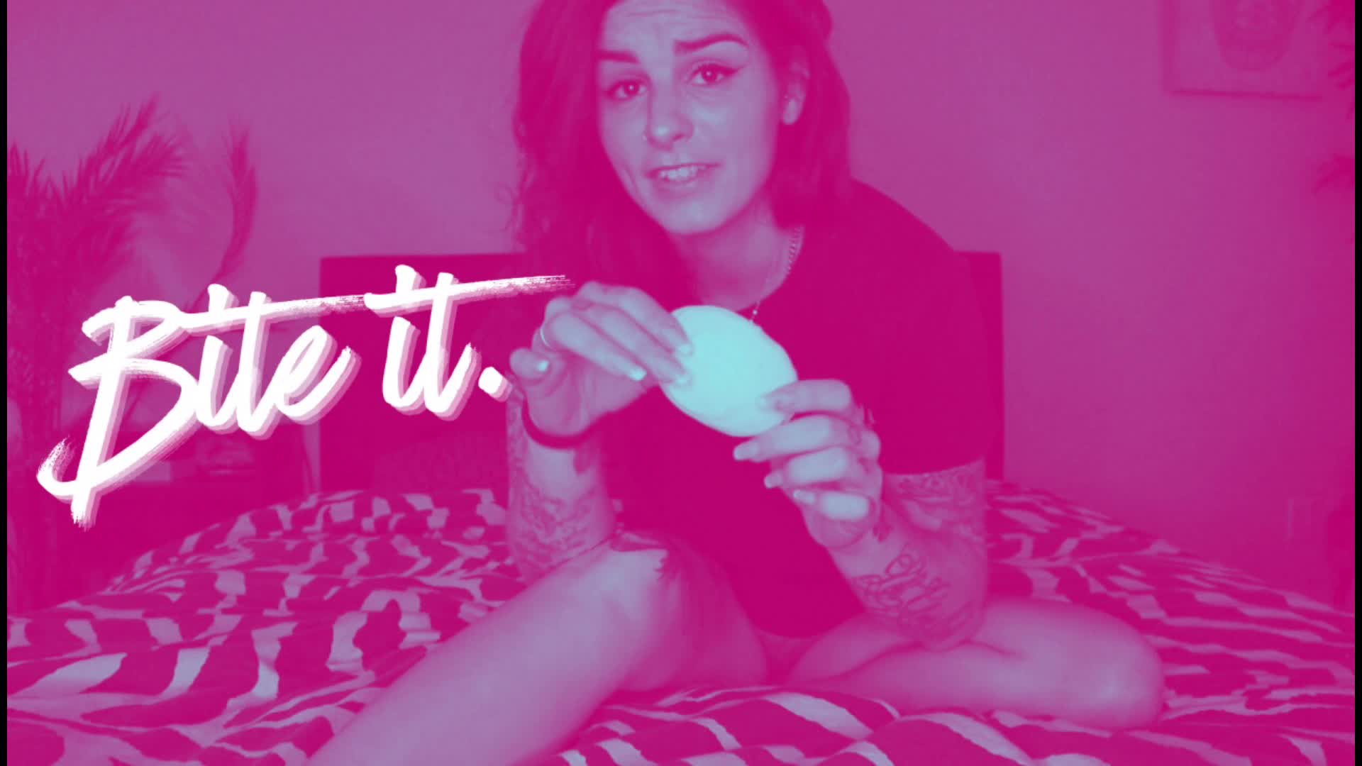 "Bite It" [Mouth Soaping]