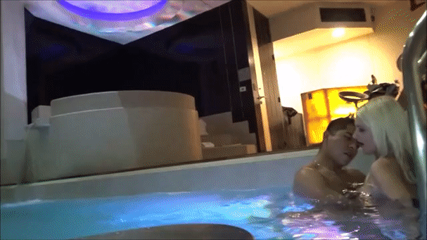 Wow sex in the Pool with Mexican Guy