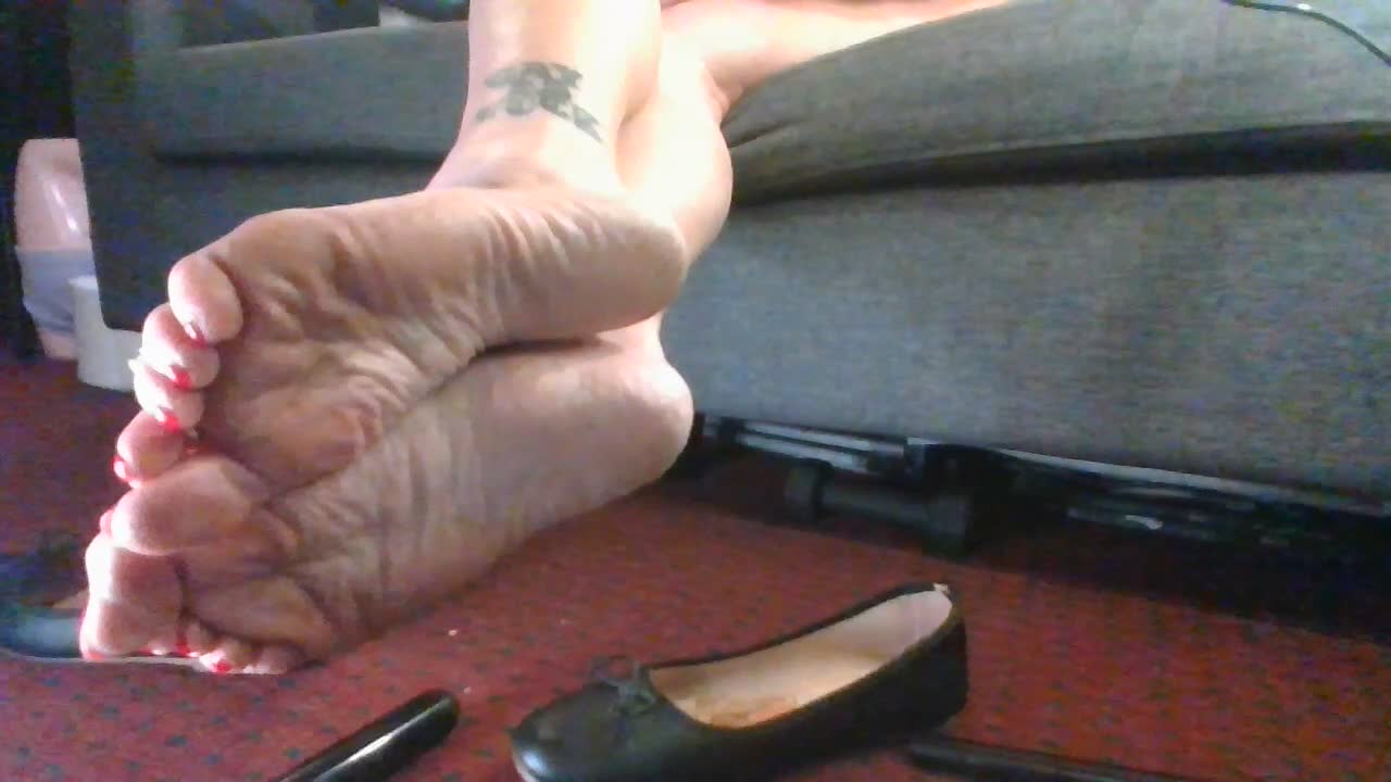 Natural Toe Wiggling Barefoot Wrinkled Soles