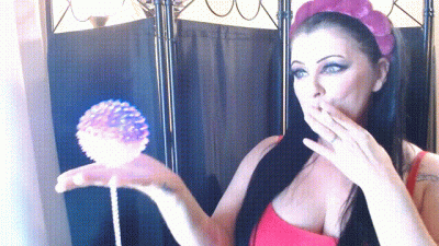 Mesmerizing MILF Anna Smoking