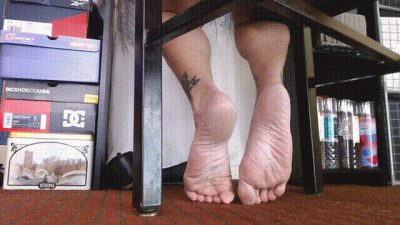 Wrinkled Soles Barefoot Natural Foot Fetish Red Toenails