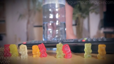 Emma Greedily Gobbles Up Gummy Bears & Taunts Them