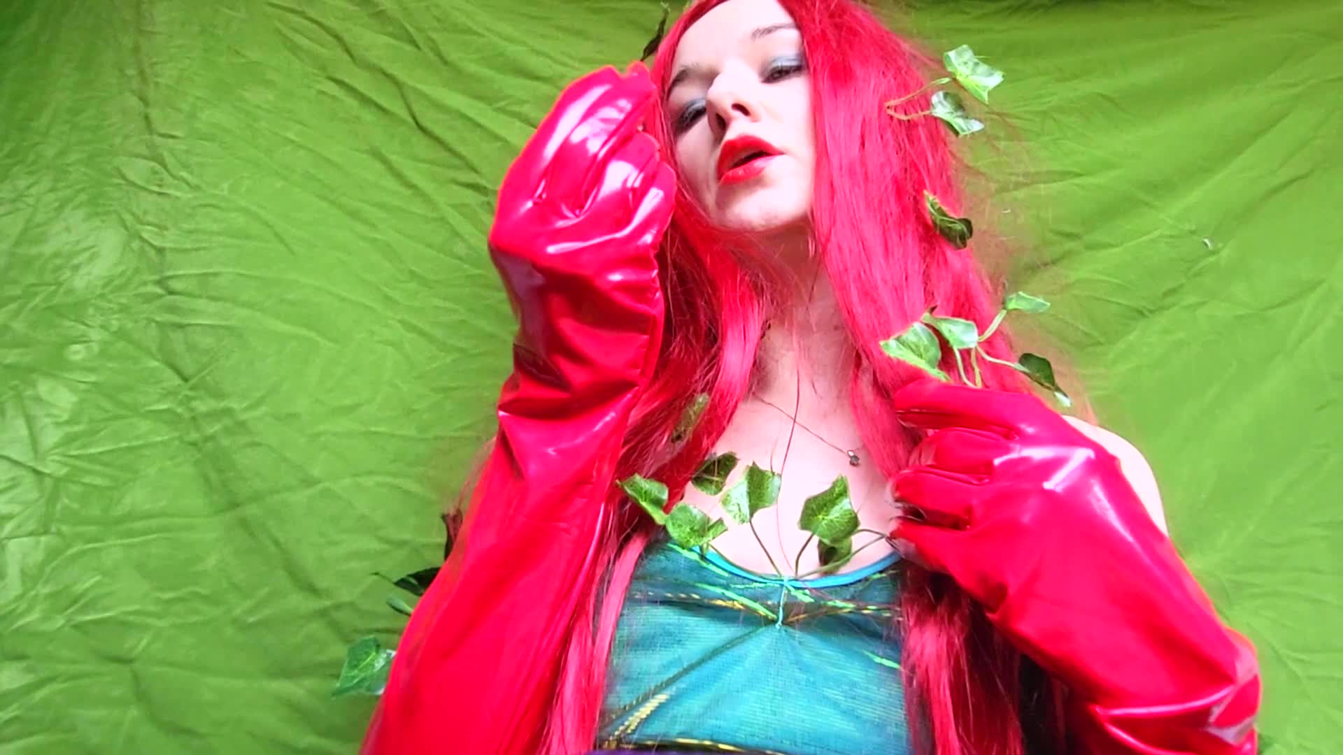 Poison Ivy's Poison Kisses & Pussy