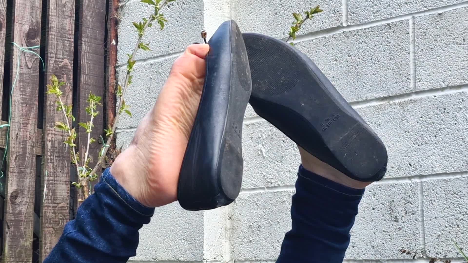 On My Tummy, Ballet Flats Dangle