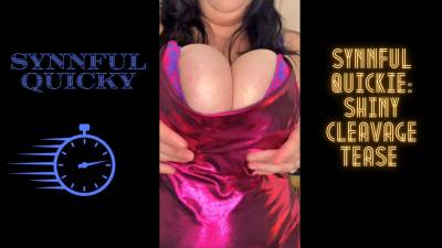 Synnful Quicky: Shiny Cleavage Tease