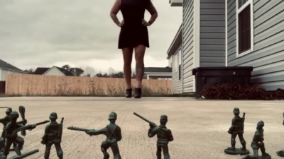 Giantess Defeats Army *Throwback