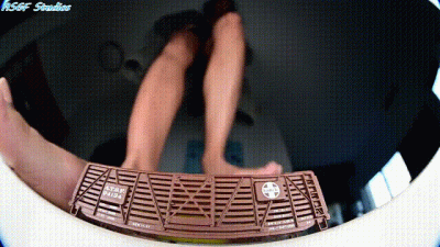 Smd (Super Model Diva) And The Tiny Train! Crunnch!