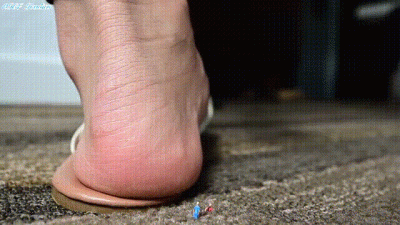 Acg Unaware Giant! Part 3! "She Squeezed Our Friend! Now She Is Going To Squeeze Us Too!!"