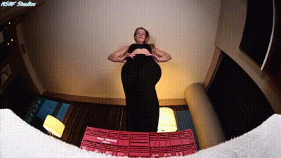 Claire Irons Finds Tiny Earthling Hide Out!