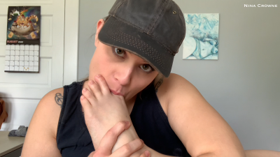 Tomboy Foot Licking & Toe Sucking