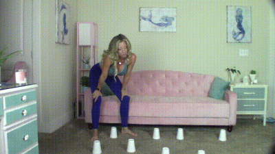 Giantess Gwen Destroys City With Giant T&A *Custom