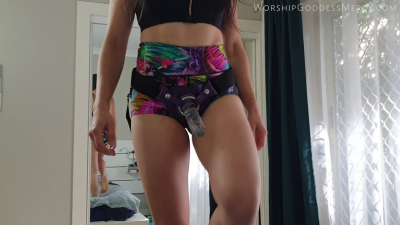 Hot Gym Girl Throatfucks Boyfriend With Strapon