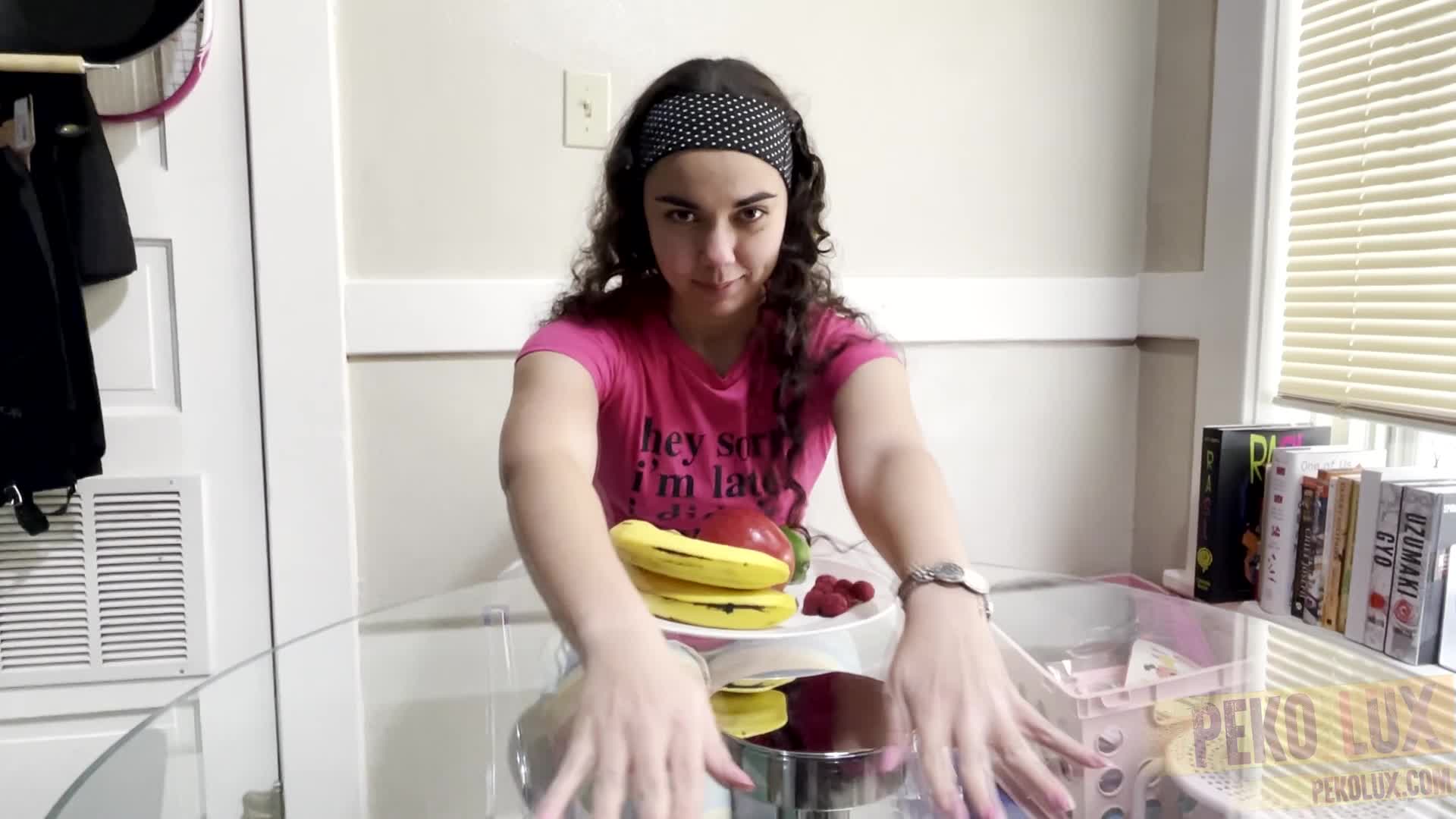 Peko Lux Natural Nails Handling Fruits