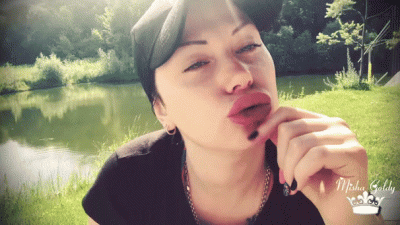Duck Face Outdoor! Making My Lips Much Bigger!