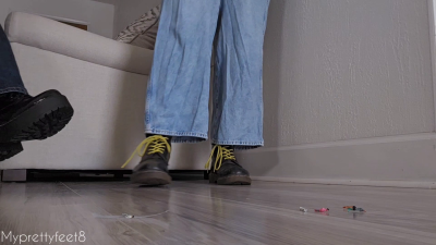 Shrunken Roommate And Friends Unaware Giantess Scarlett Maleka