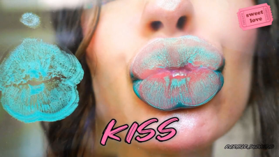 Sensual Glossy Minty Kiss