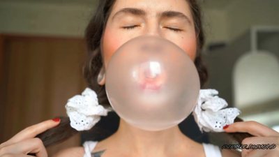 Shiny Pink Lipstick Bubblegum Brat - Messy Pops, Big Bubbles & Spit Drink For Losers