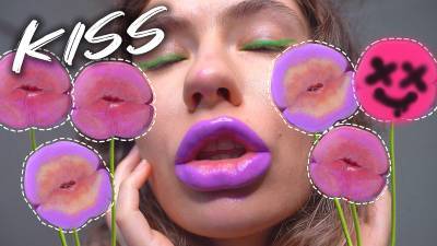 Virtual Violet Kiss